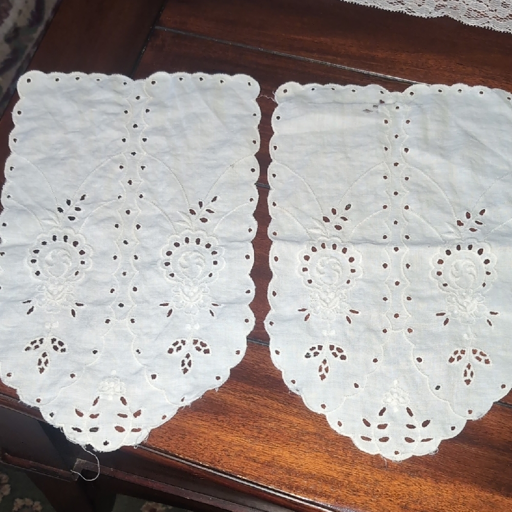 Machine Made Vintage Linens Lot #18 - Picture 8 of 13